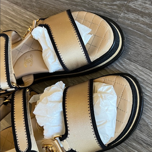 ✨CHANEL 100%Authentic  Beige and Black Quilted Sandals - Picture 13 of 15